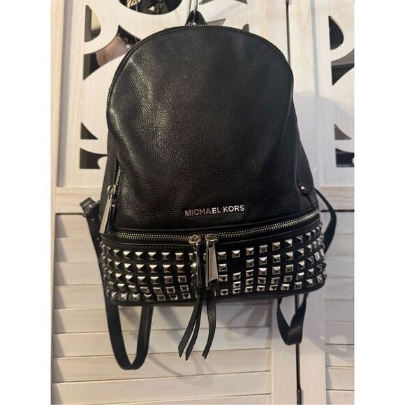 Michael kors mk rhea astor studded medium black silver leather stud backpack - Picture 1 of 7